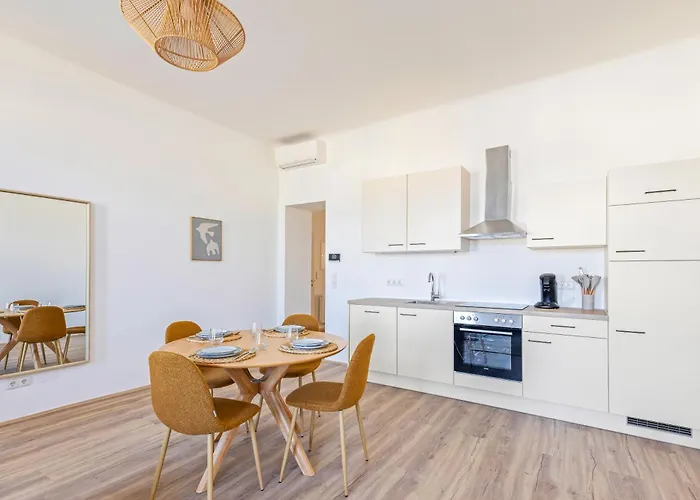 Modern Near Center